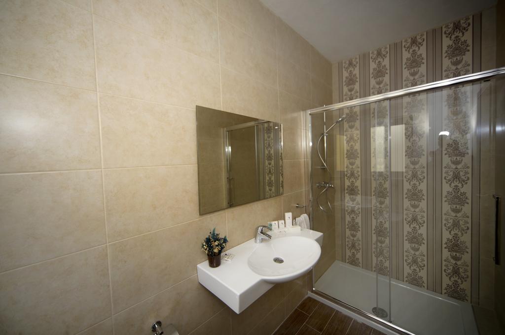 Slimiza Suites Sliema Oda fotoğraf